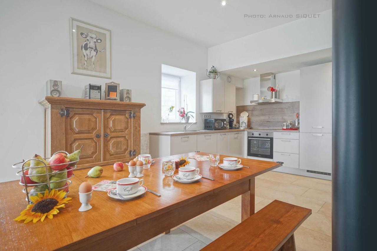 Gite Familial Ferme Des Aujes Falaen Onhaye Exterior foto